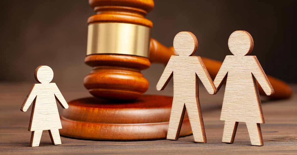 court system depiction with parents and children sole custody vs joint custody
